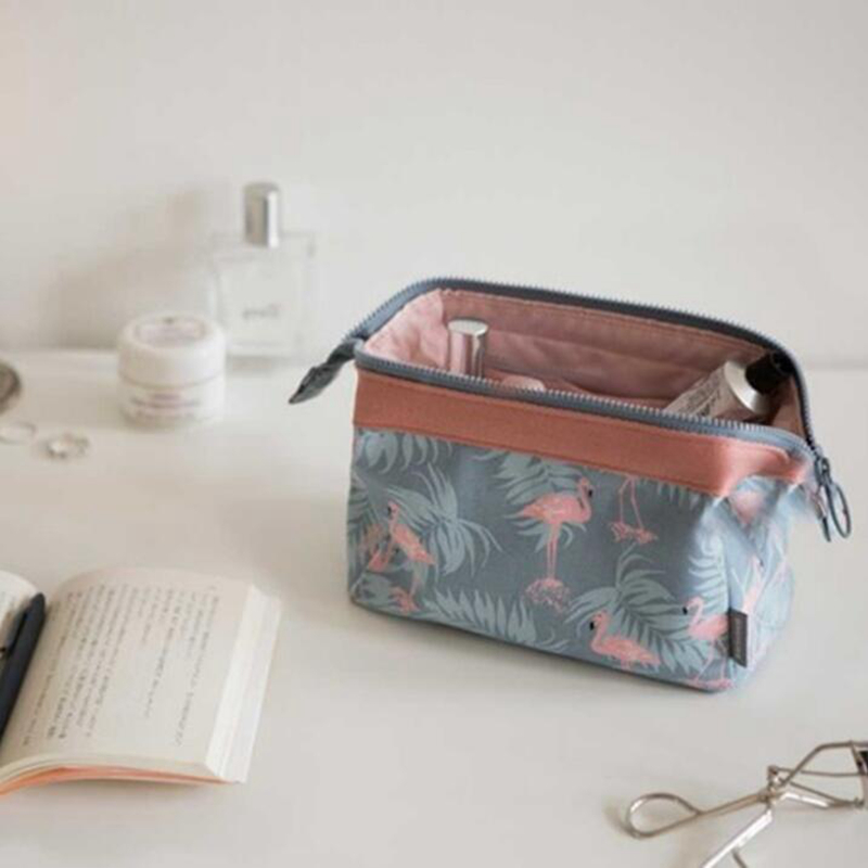 Women Travel Animal Flamingo M - Makeup Beauty Necessaire のレビューと価格